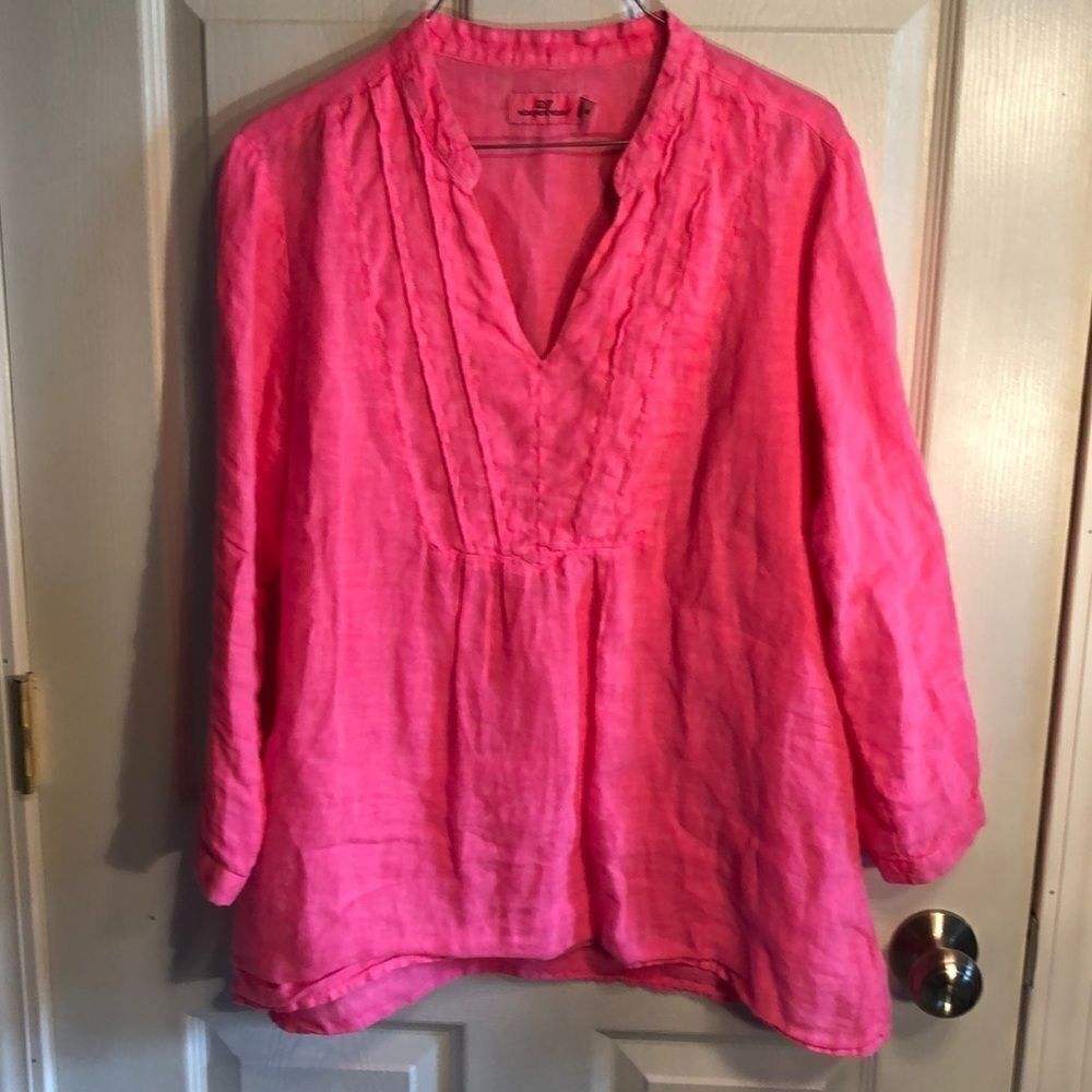 Vineyard vines neon pink top sz M